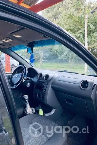 Se vende auto Ford Fiesta