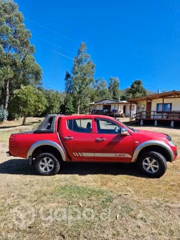 Mitsubishi l200 2015