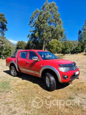 Mitsubishi l200 2015