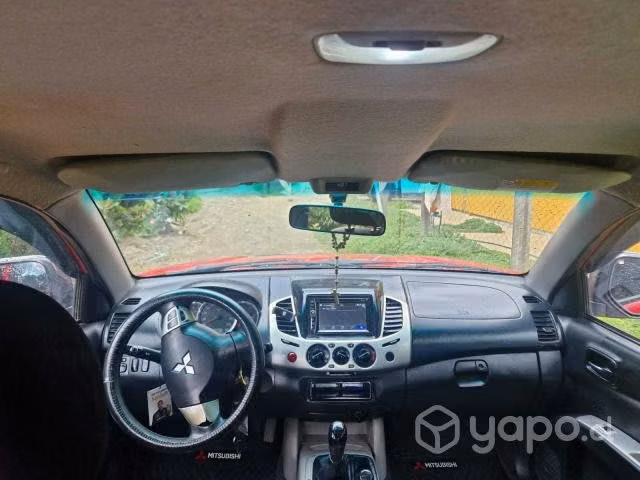 Mitsubishi l200 2015