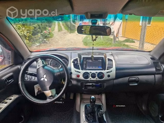 Mitsubishi l200 2015
