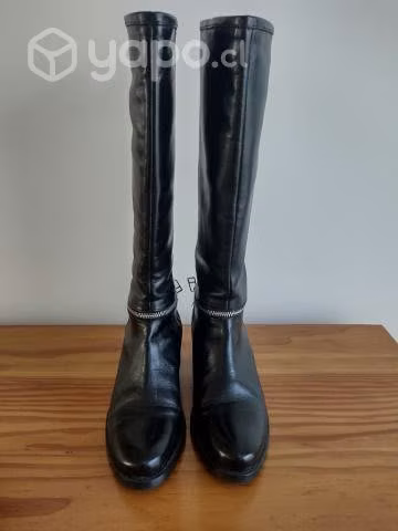 Botas usadas 2 posturas - Imagen 2
