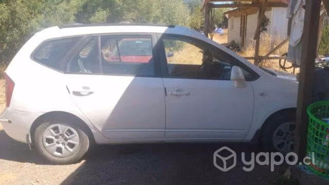Kia carens