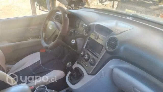 Kia carens