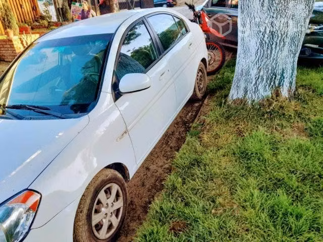 Hyundai accent 2010
