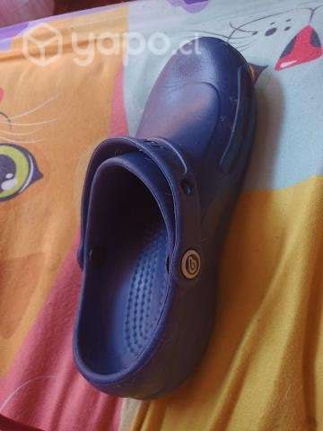 Zapatos crocs azules - Imagen 2