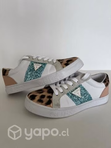 Zapatilla marca Guess semi nueva