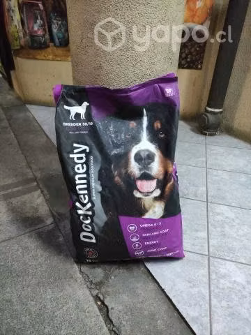 Oferta en Alimento Perro Dockennedy Breeder 15kg