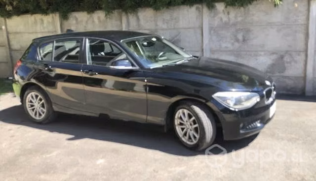 Se vende BMW I 114 color negro, cuatro puertas