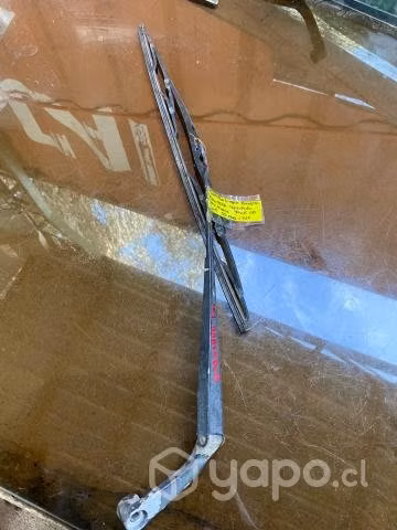Plumilla limpia parabr izq Mahindra pick up 2015