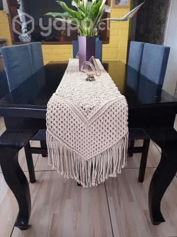 Camino de mesa en macramé