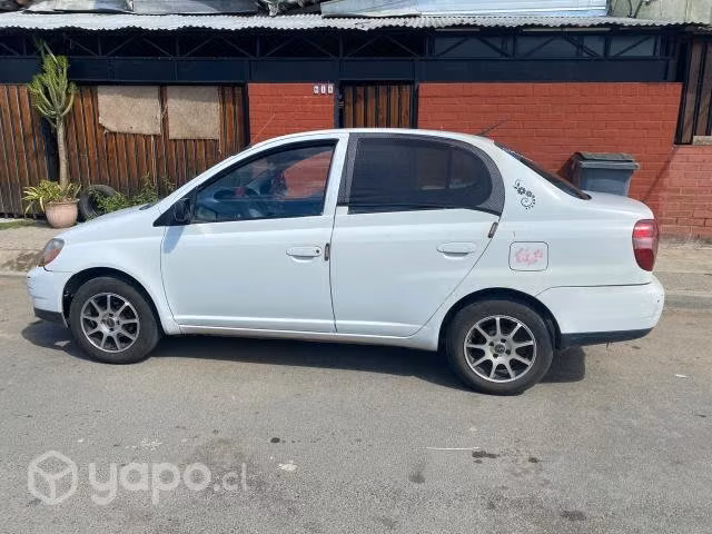 Toyota yaris ecco 2000