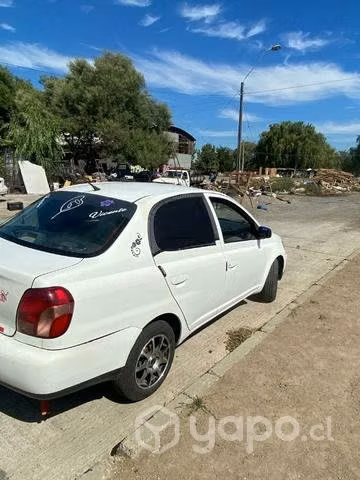 Toyota yaris ecco 2000