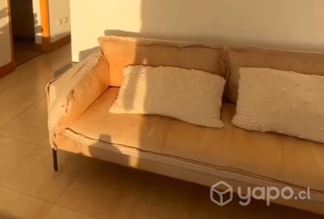 Sofá cuero beige con toques de lino - Imagen 3