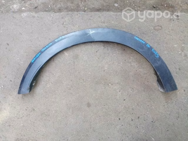 Moldura trasera derecha nissan kicks original