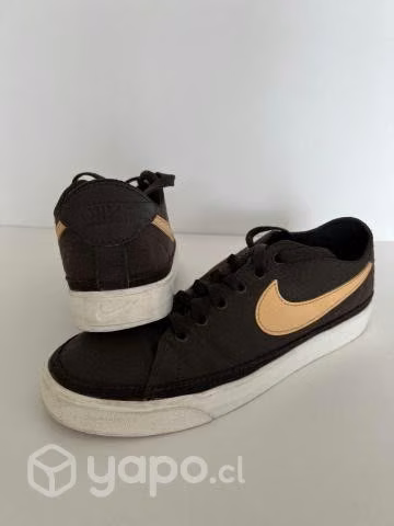 Zapatilla Nike semi nueva - Imagen 2