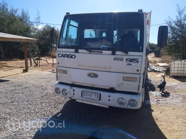 Camion FORD CARGO 915