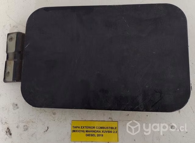 Tapa Exterior Combustible (MXV216) XUV500 2019