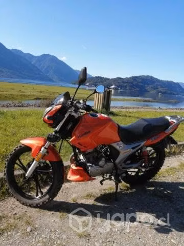 Vendo moto HJCool 150cc papeles al día