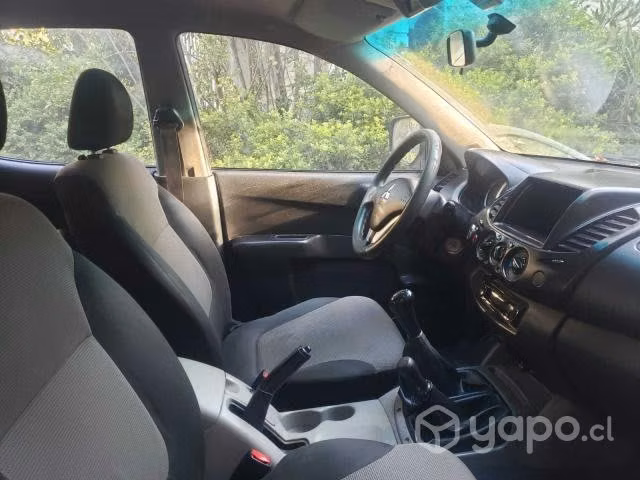 Mitsubishi l200 2014