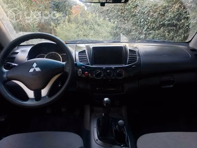 Mitsubishi l200 2014
