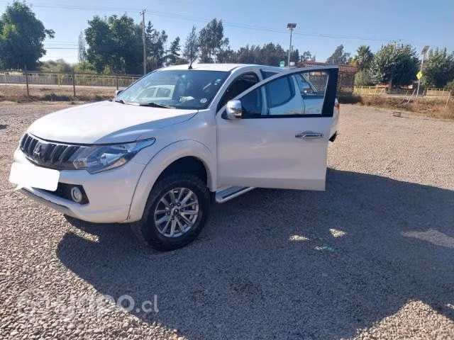 Mitsubishi L200 Dakar 4x4 - Imagen 4