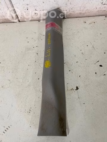 Tapa cubre pilar del izq sup (MAP064) Mahindra Pik