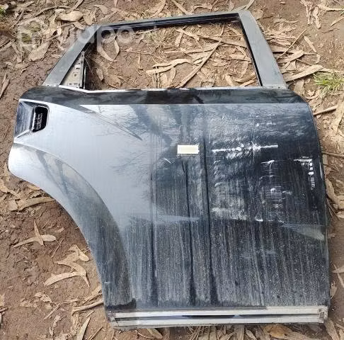Puerta Trasera Derecha Detalle (MXV306) XUV500