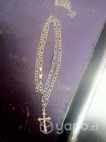 Cadena con cruz