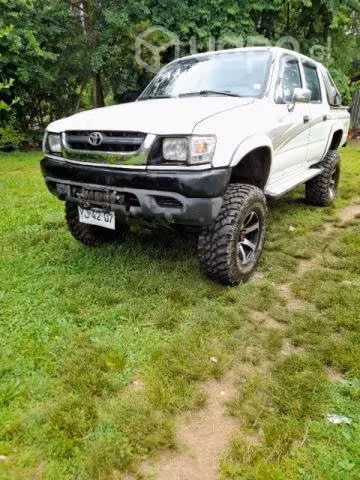 Camioneta Toyota hilux 4x4