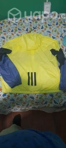 Chaqueta tipo cortavientos Adidas original