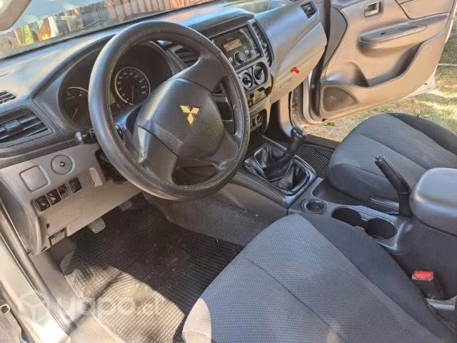 Camioneta mitsubishi l