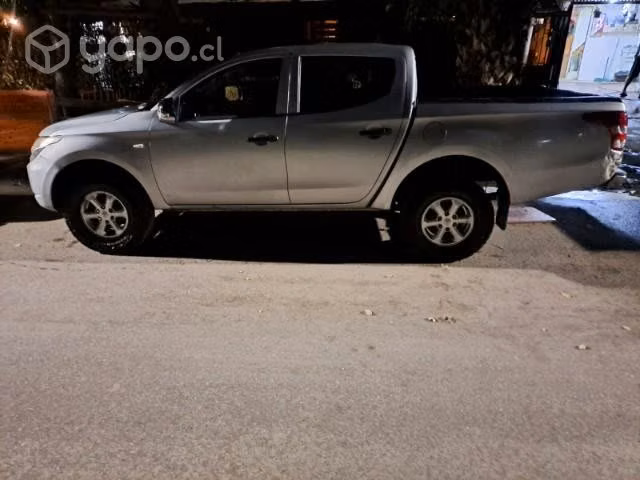 Camioneta mitsubishi l