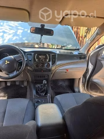 Camioneta mitsubishi l