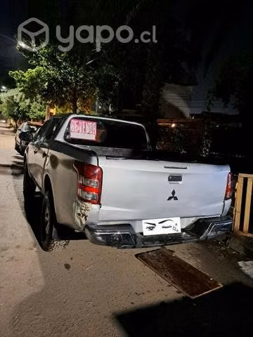 Camioneta mitsubishi l