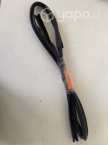 Goma vidrio pta del izq Mahindra Pik Up 2.2 2016