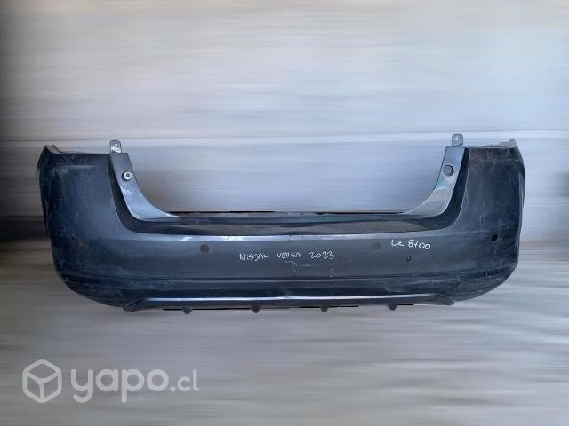 Parachoque trasero nissan versa 2020-2023