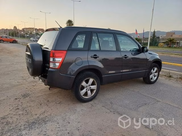 Suzuki grand nomade 2011