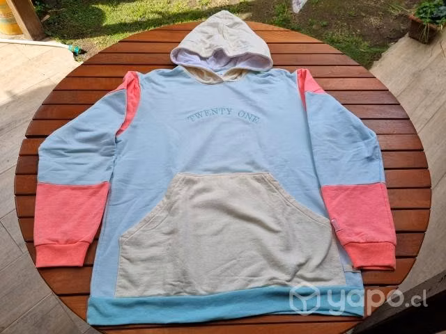 Poleron crema NUEVO talla L twenty one