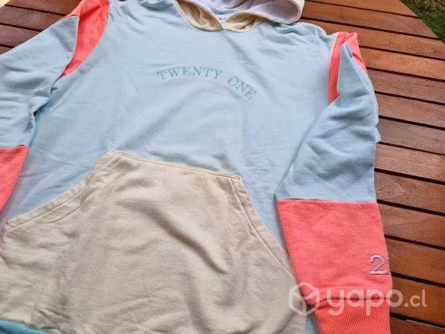 Poleron crema NUEVO talla L twenty one