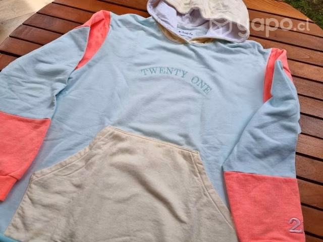 Poleron crema NUEVO talla L twenty one