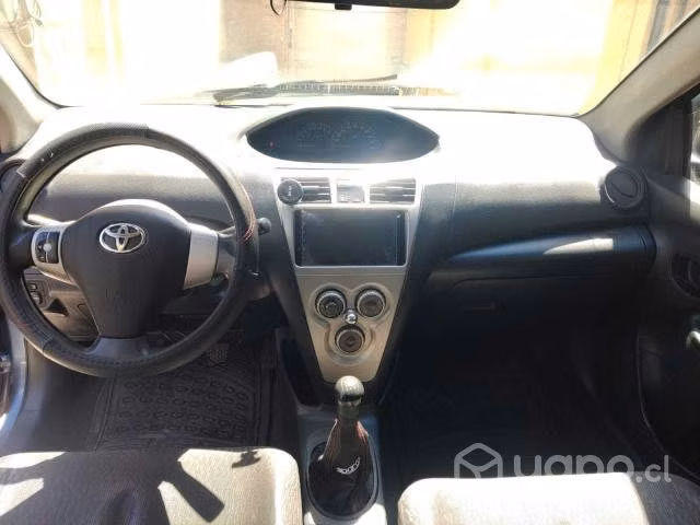 Toyota yaris 2012
