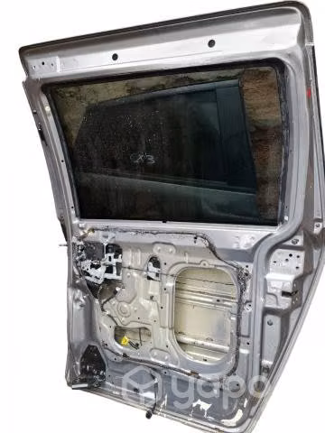 Puerta trasera derecha kia carnival 2013