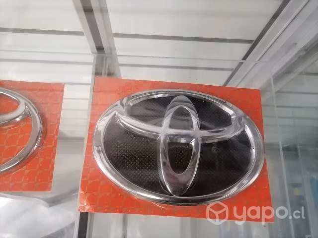 Único logo delantero Toyota corolla