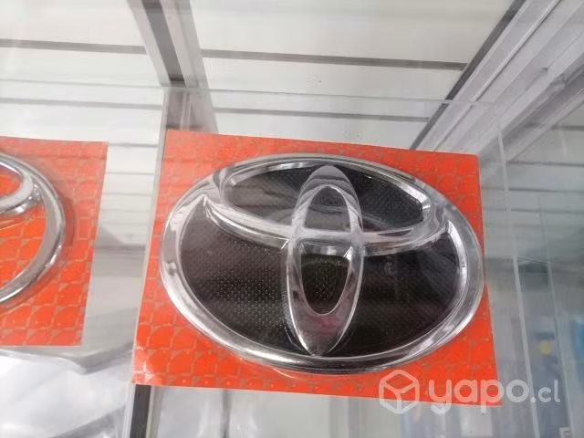 Único logo delantero Toyota corolla