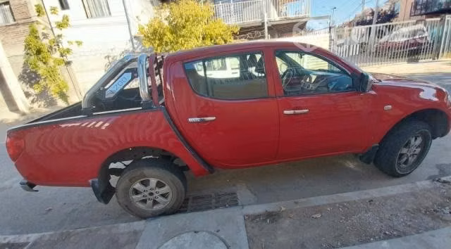 Se vende camioneta mitsubishi l200 2015