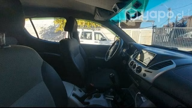Se vende camioneta mitsubishi l200 2015