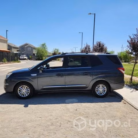 Ssangyong stavic 2016