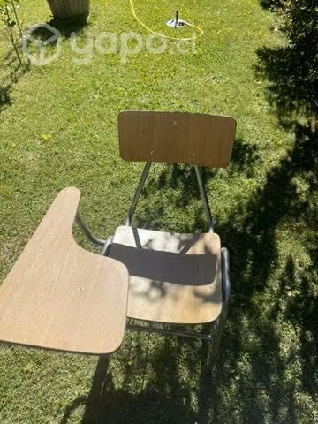 Silla universitaria de madera