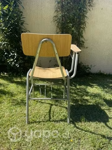 Silla universitaria de madera